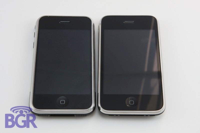 Illustration for article titled iPhone 3G First US Unboxing (Best Photos Yet)